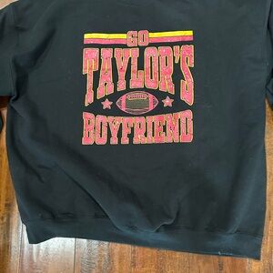 Taylor Swift/Kelce Gildan Heavy Blend black Sweatshirt. Size 3xl